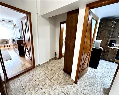 Vanzare apartament 4 camere, transformat in 3, Ploiesti, Republicii