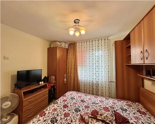 Apartament 2 camere, decomandat, bloc beton, zona Nord Ploiesti