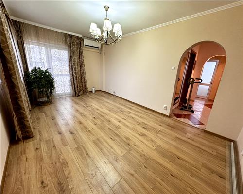 Vanzare apartament 3 camere, confort 1A decomandat, Ploiesti, ultracentral