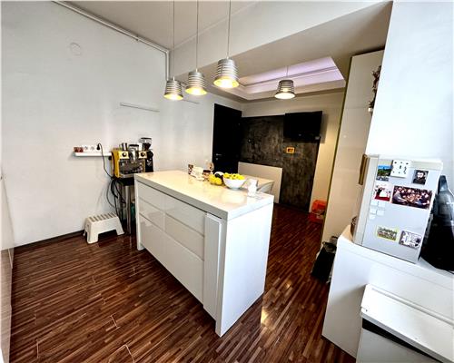 Vanzare apartament 4 camere, garaj si boxa, in Ploiesti, zona 9 Mai