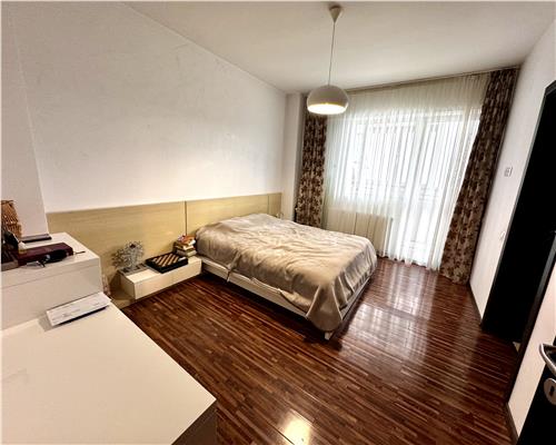 Vanzare apartament 4 camere, garaj si boxa, in Ploiesti, zona 9 Mai