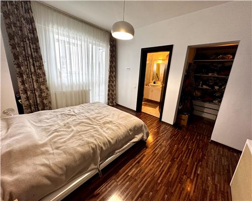 Vanzare apartament 4 camere, garaj si boxa, in Ploiesti, zona 9 Mai