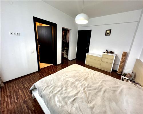 Vanzare apartament 4 camere, garaj si boxa, in Ploiesti, zona 9 Mai