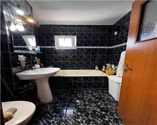 Vanzare apartament 3 camere, in Ploiesti, zona Cantacuzino/ Paltinis