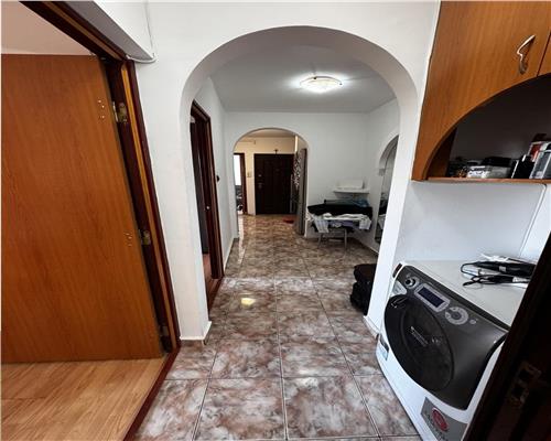 Vanzare apartament 3 camere, in Ploiesti, zona Cantacuzino/ Paltinis