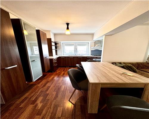 Vanzare apartament 3 camere, in Ploiesti, zona Ion Maiorescu,  bloc din 2000