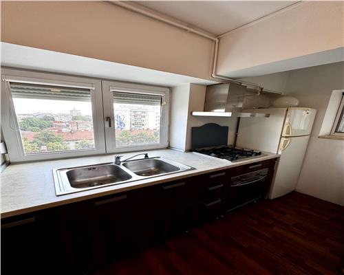 Vanzare apartament 3 camere, in Ploiesti, zona Ion Maiorescu,  bloc din 2000