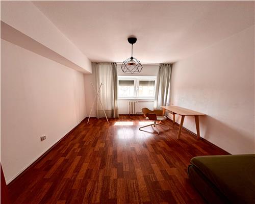 Vanzare apartament 3 camere, in Ploiesti, zona Ion Maiorescu,  bloc din 2000