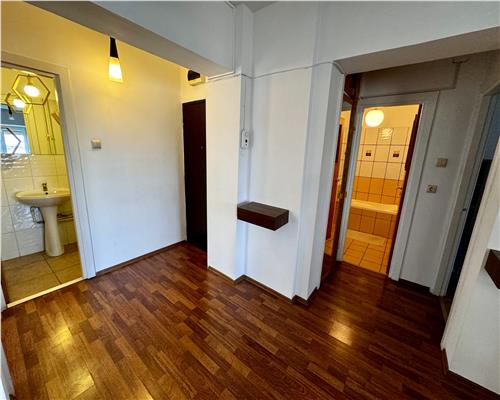 Vanzare apartament 3 camere, in Ploiesti, zona Ion Maiorescu,  bloc din 2000