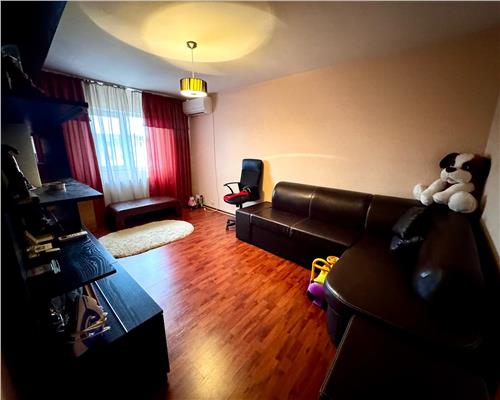 Vanzare apartament 3 camere, in Ploiesti, zona Malu Rosu stradal