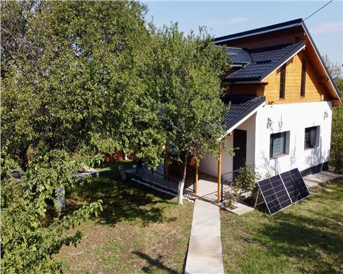 Vanzare casa vacanta, 9500 mp teren intravilan, in Valea Calugareasca, zona Casa Timis