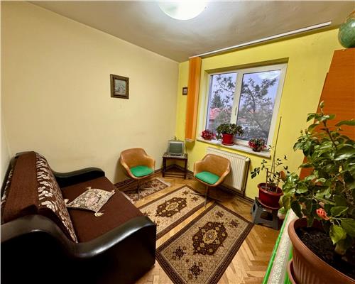 Vanzare apartament 4 camere, boxa si garaj propriu, in Ploiesti, zona Bd. Castanilor