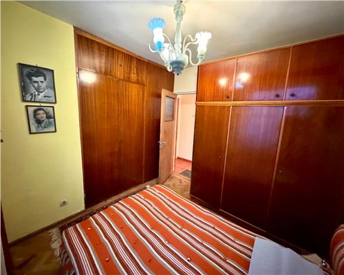 Vanzare apartament 4 camere, boxa si garaj propriu, in Ploiesti, zona Bd. Castanilor