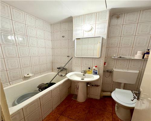 Vanzare apartament 4 camere, boxa si garaj propriu, in Ploiesti, zona Bd. Castanilor