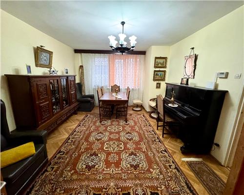 Vanzare apartament 4 camere, boxa si garaj propriu, in Ploiesti, zona Bd. Castanilor