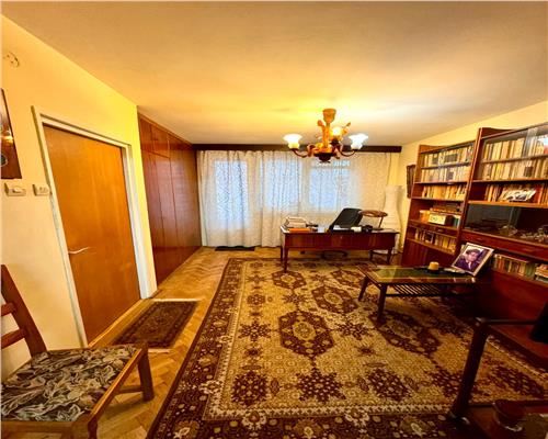 Vanzare apartament 4 camere, boxa si garaj propriu, in Ploiesti, zona Bd. Castanilor