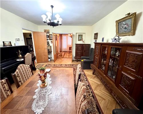 Vanzare apartament 4 camere, boxa si garaj propriu, in Ploiesti, zona Bd. Castanilor