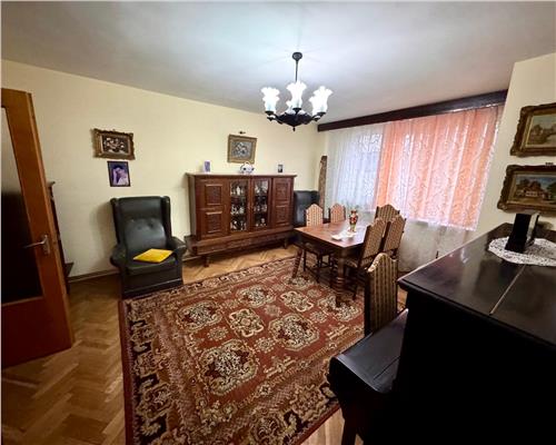 Vanzare apartament 4 camere, boxa si garaj propriu, in Ploiesti, zona Bd. Castanilor