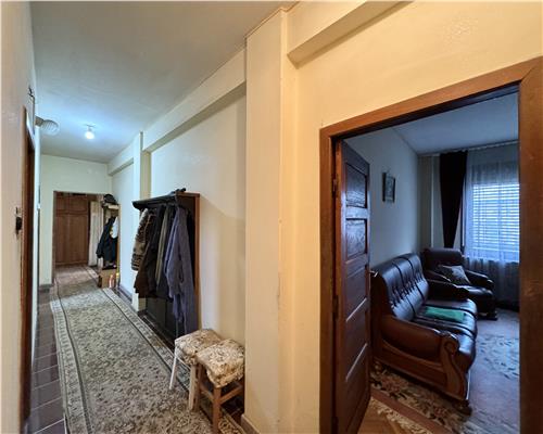 Apartament 3 camere, curte, boxa, ultracentral, Ploiesti