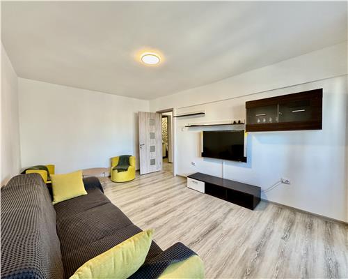 Apartament 3 camere, prima nchiriere, zona Democratiei Sud, Ploiesti.