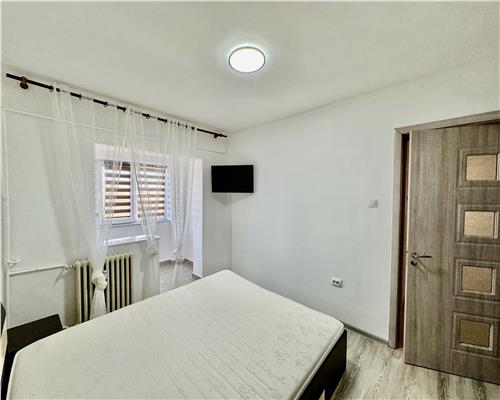 Apartament 3 camere, prima nchiriere, zona Democratiei Sud, Ploiesti.