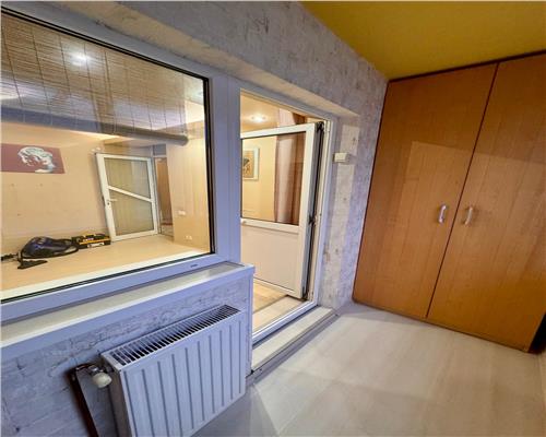 Vanzare apartament 2 camere, 2 balcoane, centrala proprie, Ploiesti, Cantacuzino.