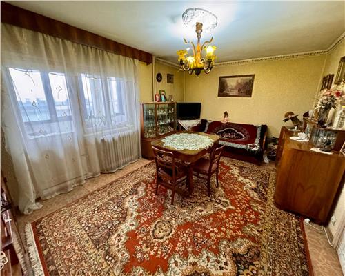 Vanzare apartament 2 camere, balcon si logie, in Ploiesti, zona Cantacuzino.