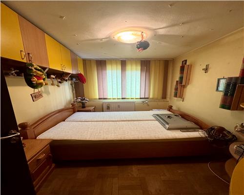 Vanzare apartament 3 camere, n Ploie?ti, zona Vest, Piata Aurora