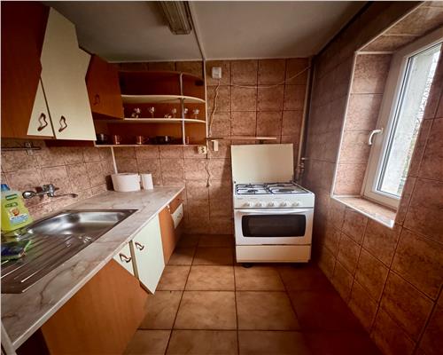 Vanzare apartament 3 camere, n Ploie?ti, zona Vest, Piata Aurora