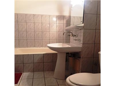 Inchiriere apartament 2 camere, decomandat, ultracentral, Ploiesti