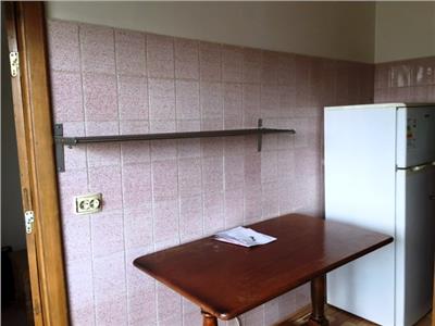 Inchiriere apartament 3 camere, decomandat, ultracentral, Ploiesti