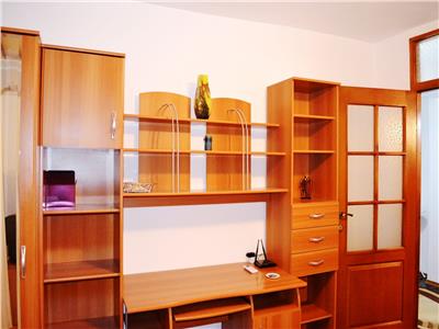 Inchiriere apartament 3 camere, decomandat, zona 9 mai, Ploiesti