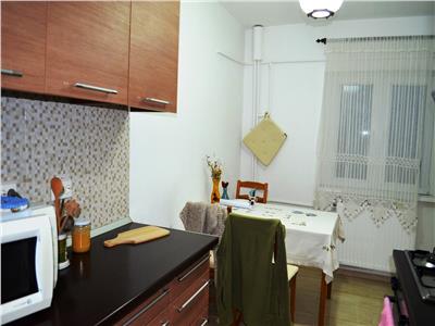 Inchiriere apartament 3 camere, decomandat, zona 9 mai, Ploiesti