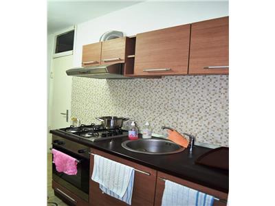 Inchiriere apartament 3 camere, decomandat, zona 9 mai, Ploiesti