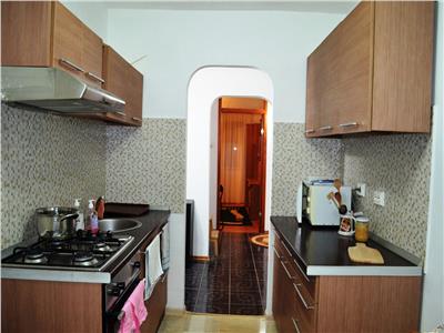 Inchiriere apartament 3 camere, decomandat, zona 9 mai, Ploiesti