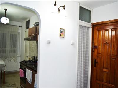 Inchiriere apartament 3 camere, decomandat, zona 9 mai, Ploiesti