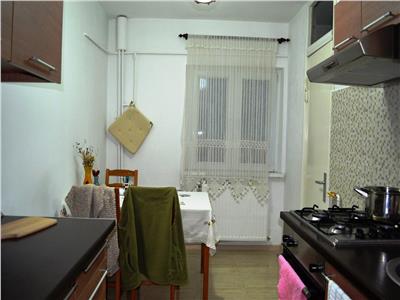 Inchiriere apartament 3 camere, decomandat, zona 9 mai, Ploiesti