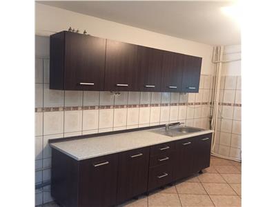 Inchiriere apartament 3 camere, decomandat, zona Cantacuzino, Ploiesti