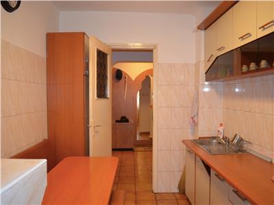 Inchiriere apartament 3 camere, decomandat, zona Caraiman, Ploiesti