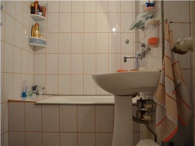 Inchiriere apartament 3 camere, decomandat, zona Caraiman, Ploiesti