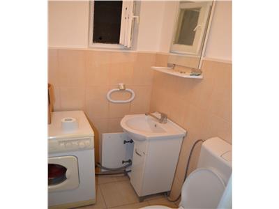 Inchiriere apartament 3 camere, decomandat, zona Caraiman, Ploiesti