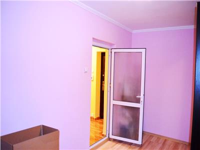 Inchiriere apartament 3 camere, modern, zona Cina, Ploiesti