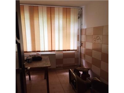 Inchiriere apartament 3 camere, nemobiliat, zona Republicii, Ploiesti