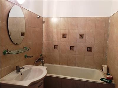 Inchiriere apartament 3 camere, nemobiliat, zona Republicii, Ploiesti