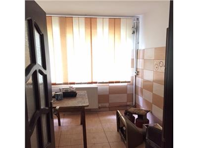 Inchiriere apartament 3 camere, nemobiliat, zona Republicii, Ploiesti