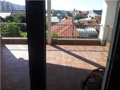 Apartament 3 camere, foarte spatios, zona Republicii, Ploiesti