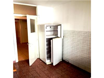 Inchiriere apartament 3 camere, decomandat, zona 9 Mai, Ploiesti