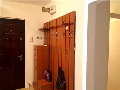 Inchiriere apartament 3 camere, decomandat, zona 9 Mai, Ploiesti