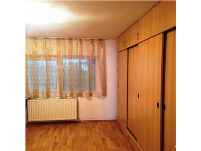 Inchiriere apartament 3 camere, decomandat, zona 9 Mai, Ploiesti