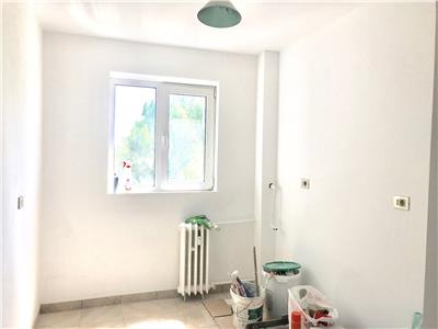 Vanzare apartament 2 camere, complet renovat, zona Malu Rosu, Ploiesti